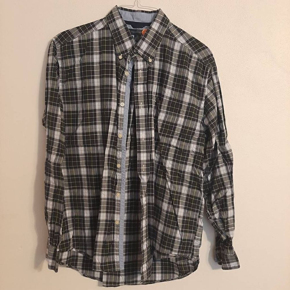 Tommy Hilfiger large plaid long sleeve button shirt